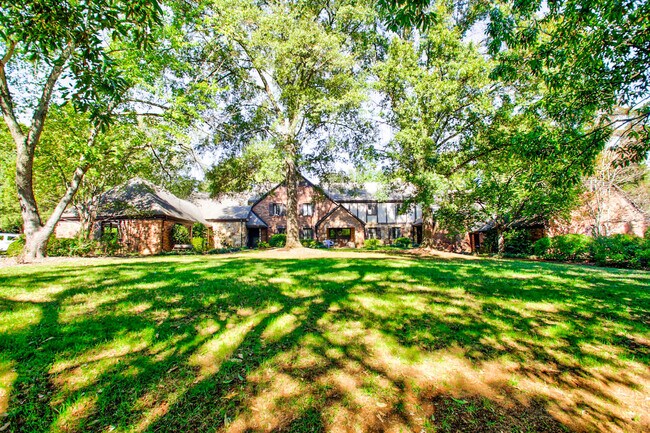 Gorgeous home with easy access to everything! - 7022 Quail Hill Rd