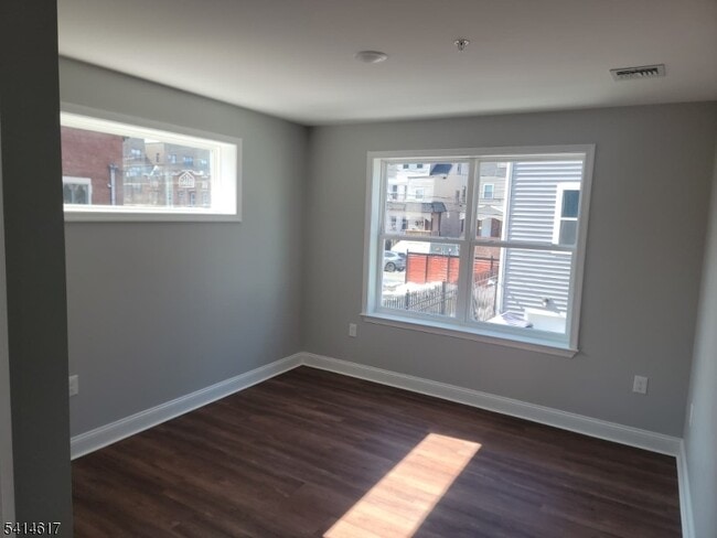 Building Photo - 122 Rose Terrace