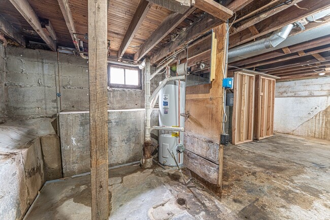 Building Photo - 1155 Hall St