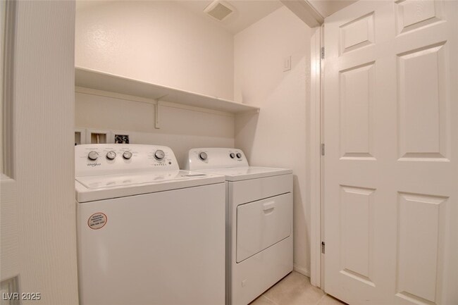 Building Photo - 664 Anemone Ln