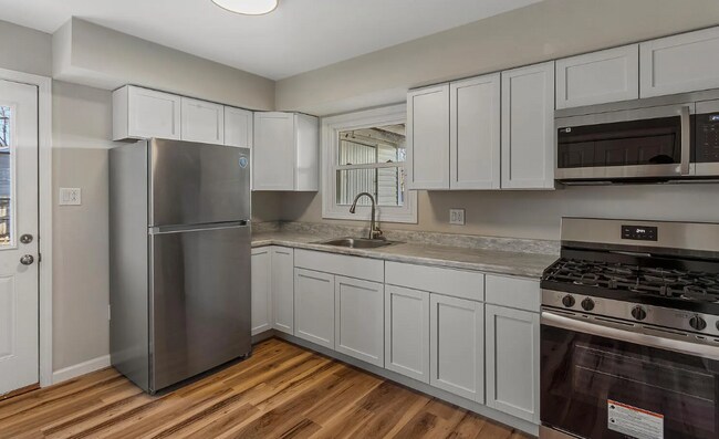 Building Photo - 1902 Meadow Dr