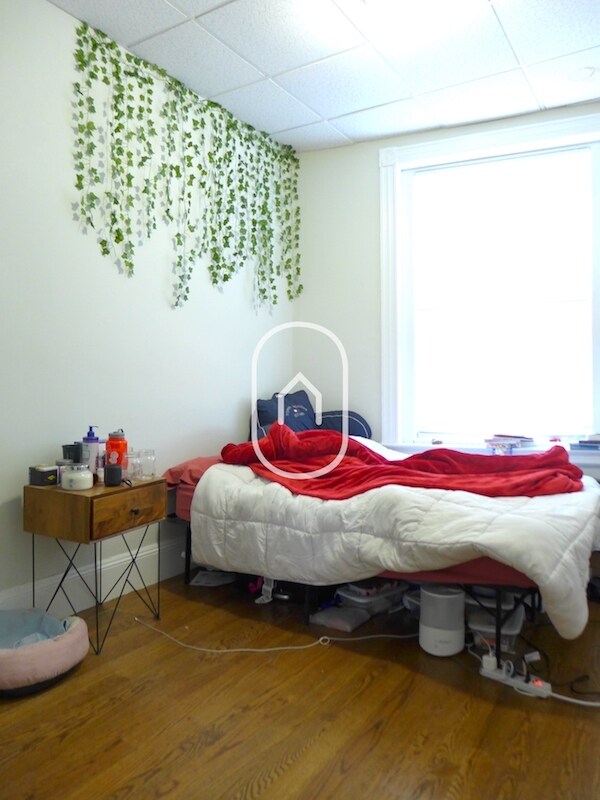 Building Photo - 11 Linden St