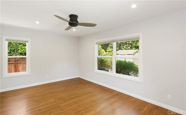 Building Photo - 933 W Riviera Dr