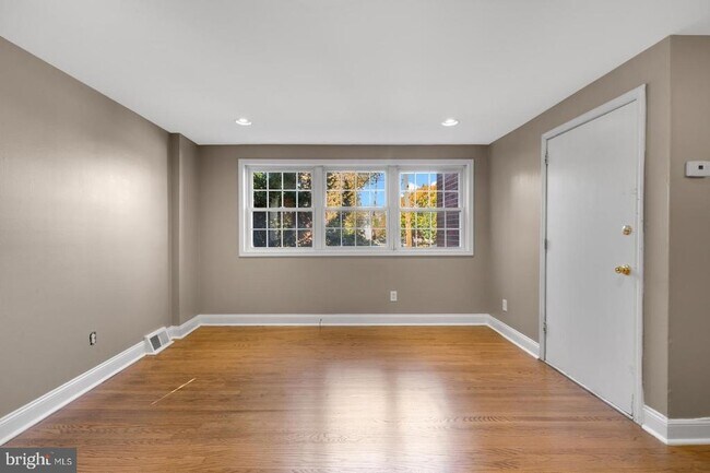 Building Photo - 5443 Houghton Pl