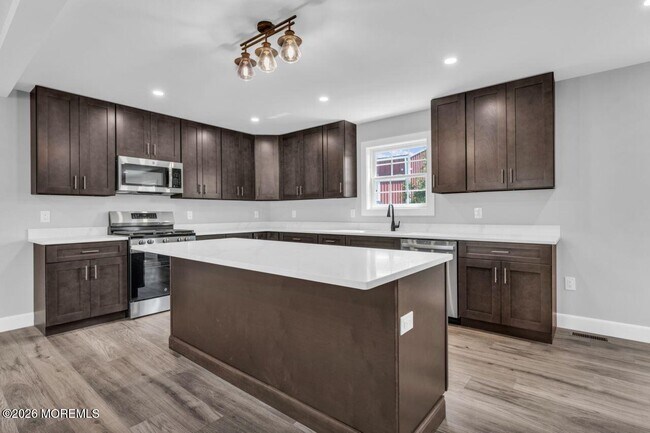 Building Photo - 553 Colts Neck Rd