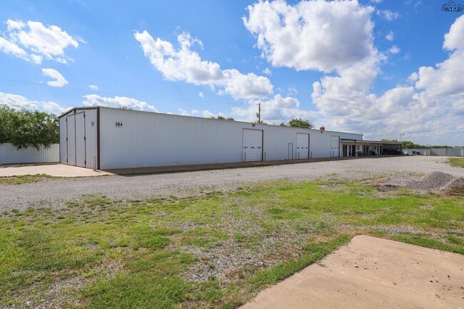 Building Photo - 288-288 W Jentsch Rd
