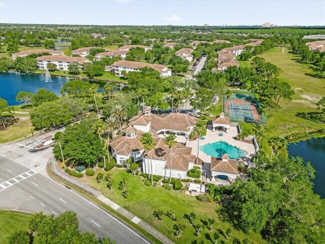 Building Photo - 13953 Fairway Island Dr