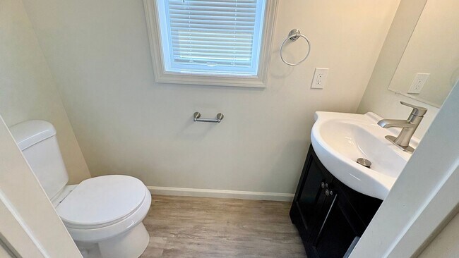 Building Photo - 518 E Cumberland St