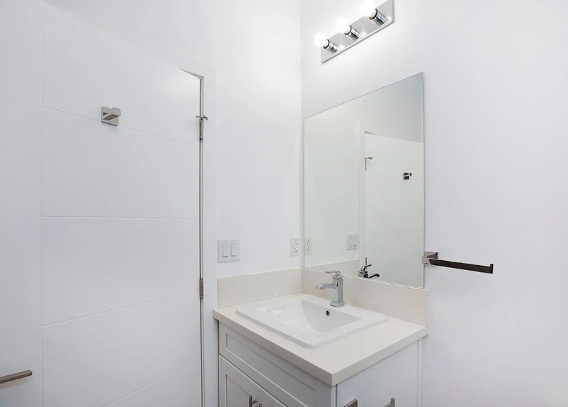 Building Photo - 5026 Cleon Ave