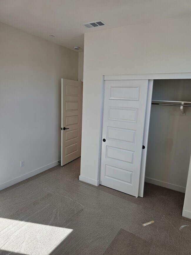 Building Photo - 679 Fahrenheit Dr