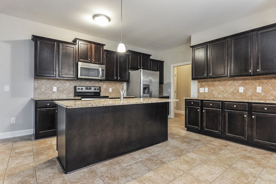 Building Photo - 20 Tia Circle