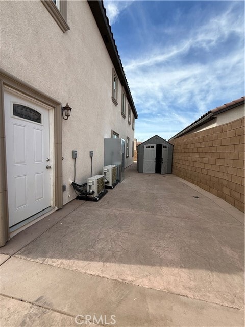 Building Photo - 7398 N Maple Ave