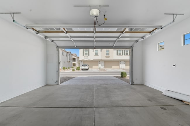 Building Photo - Brand New luxurious Model Home with 2 Master Suites in Warner Meadow