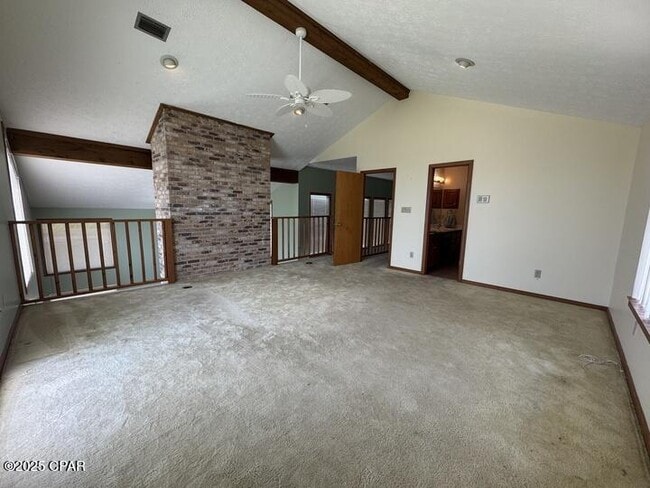 Building Photo - 833 W Pierson Dr