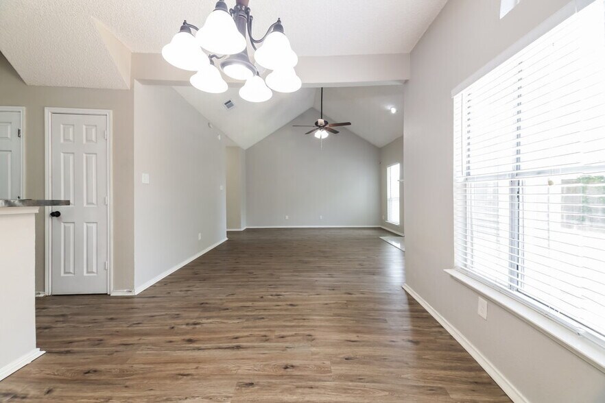 Building Photo - 5360 Waterford Dr