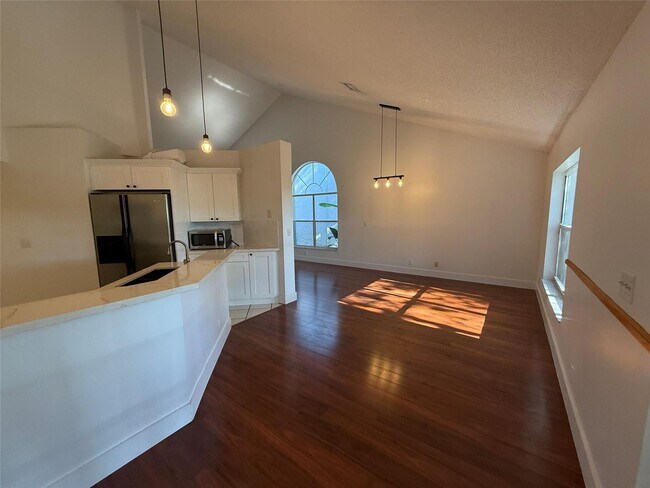 Building Photo - 2633 Bogota Ave