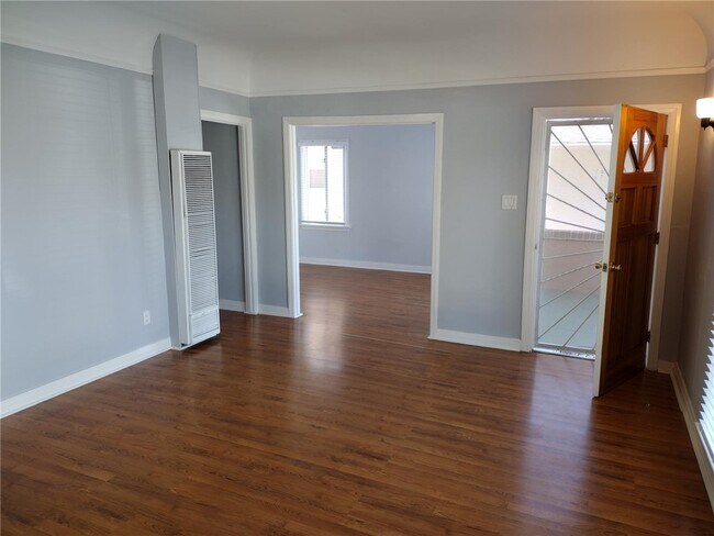 Building Photo - 1629 Cota Ave