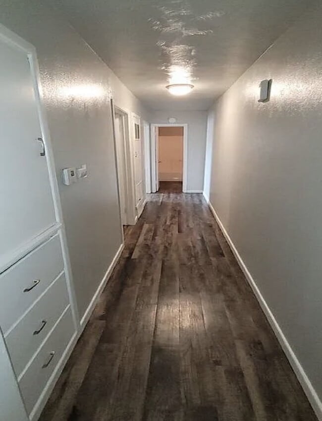 Building Photo - Cute 2 bed 1 bath!