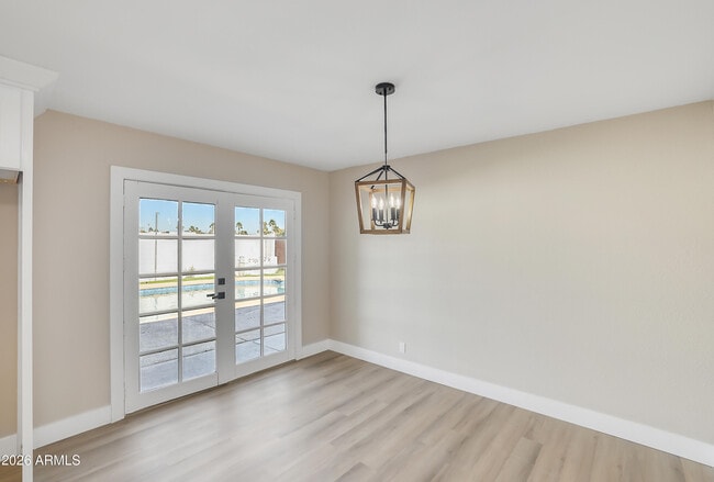 Building Photo - 1018 W Ivanhoe St