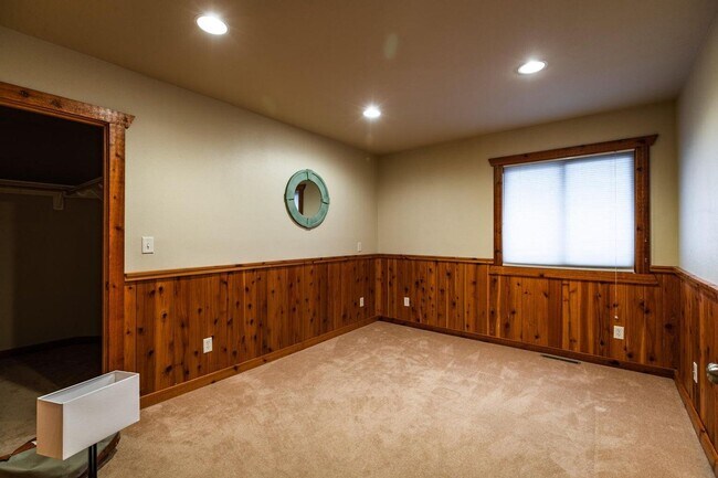 Building Photo - dschase