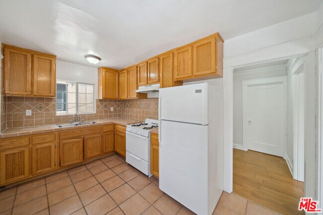 Building Photo - 1239 Havenhurst Dr
