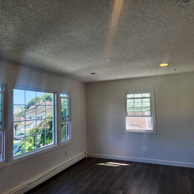 Building Photo - 34 Ashland St