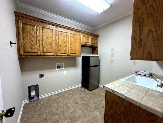 Building Photo - 401 Springwood Ct