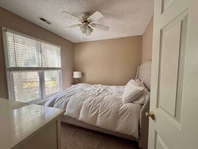 Building Photo - Charming 3-Bed, 2.5-Bath Home in Sought-Af...