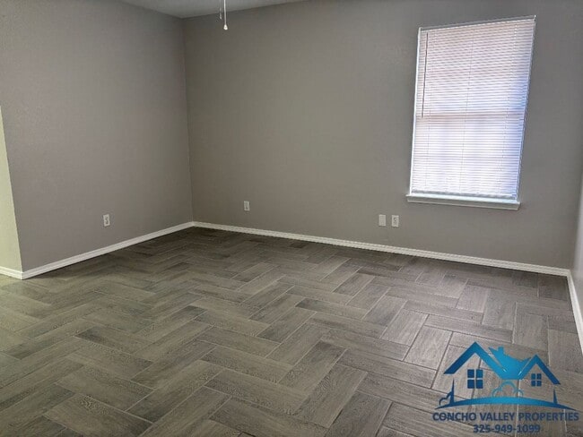 Building Photo - For Rent - 3 Bed/ 2 Bath in the Bluffs