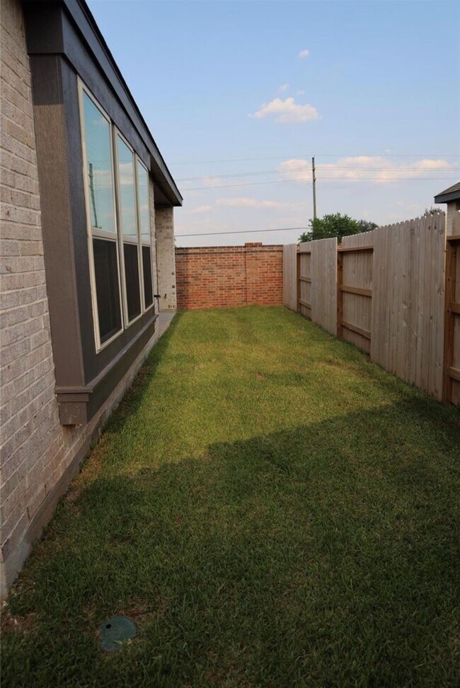 Building Photo - 27003 Golden Isle Ln