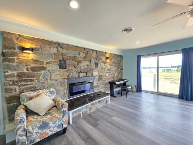 Building Photo - 22931 Steele Dr