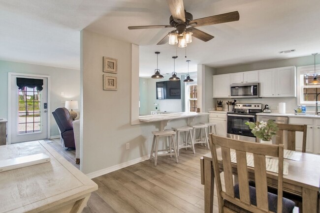 Building Photo - 5499 Medina Rd