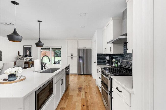 Building Photo - 8704 Clarewood Dr