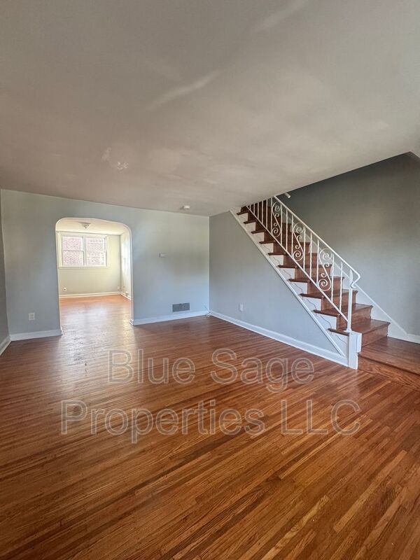 Building Photo - 2304 Bond Ave