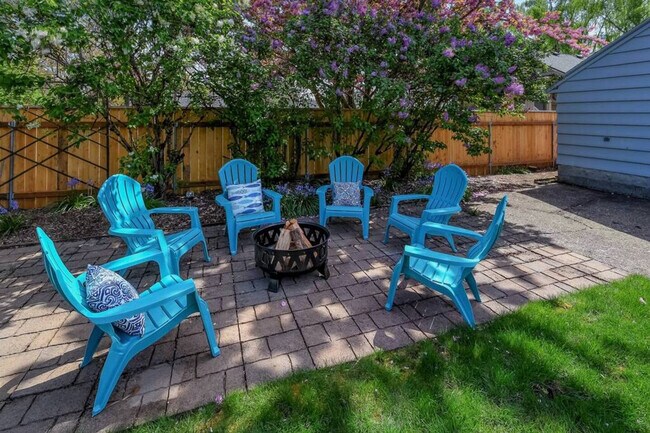 Building Photo - 4401 NW Columbia St