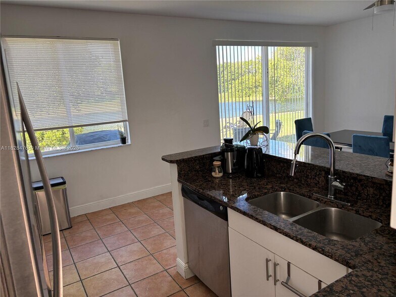 Building Photo - 4361 Dogwood Cir