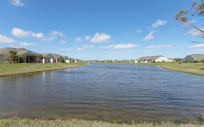 Building Photo - Loren Cove Villa