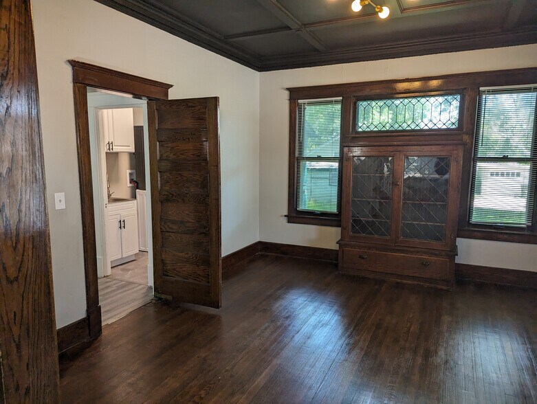 Building Photo - 1116 S Glass St