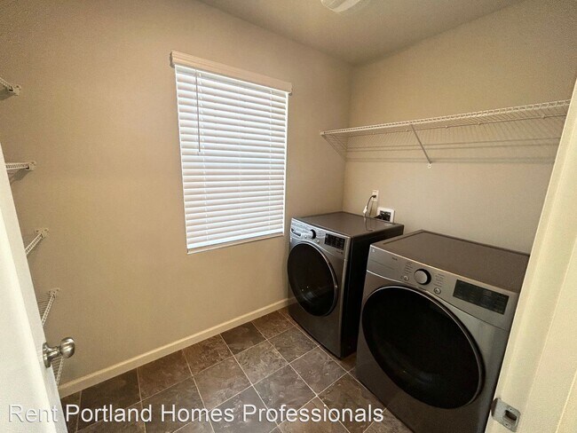 Building Photo - 4 br, 2.5 bath House - 31482 NW Turel Drive
