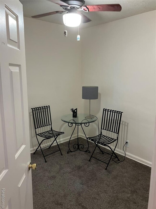 Building Photo - 20034 Rosemont Ave