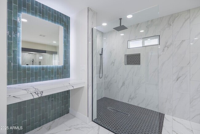 Building Photo - 4148 N Westview Dr