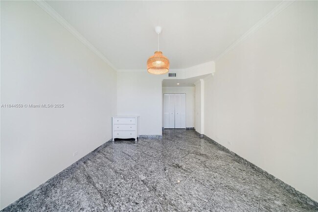 Building Photo - 888 Brickell Key Dr