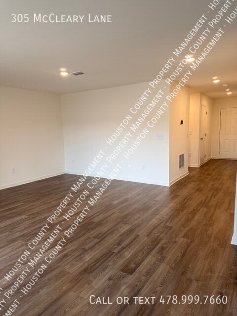 Building Photo - 305 McCleary Ln