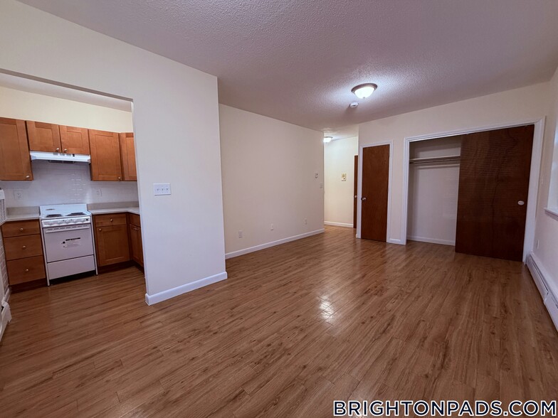 Building Photo - 2018 Commonwealth Ave