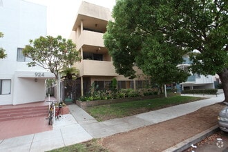 Building Photo - 918 3rd Street Santa Monica, CA 90403