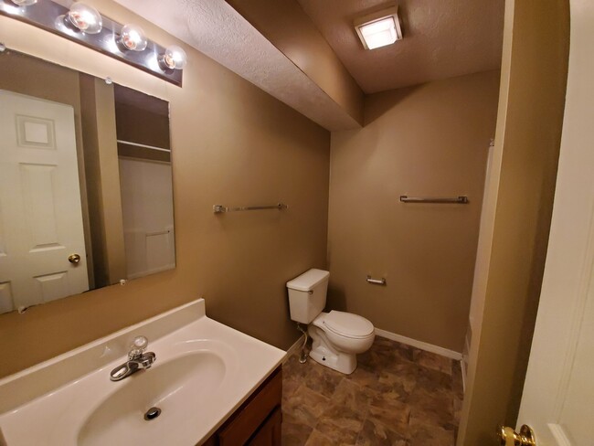 Building Photo - 4 bedroom, 2 bathroom duplex.