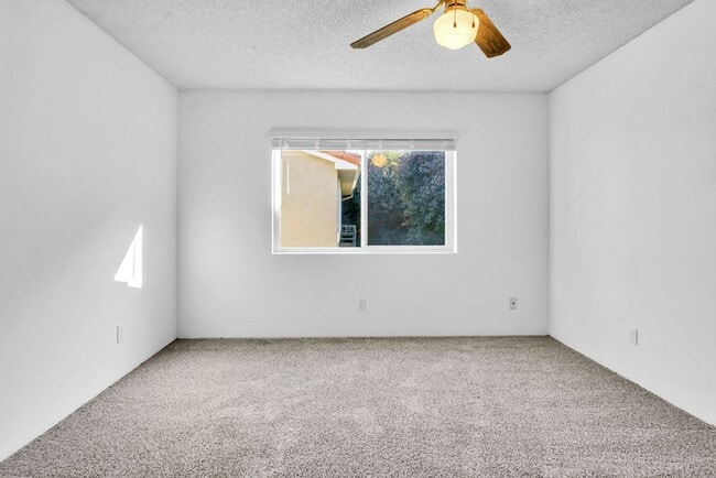 Building Photo - Beautiful one bedroom/one bath in the Verano community at UTC! Close to so much!