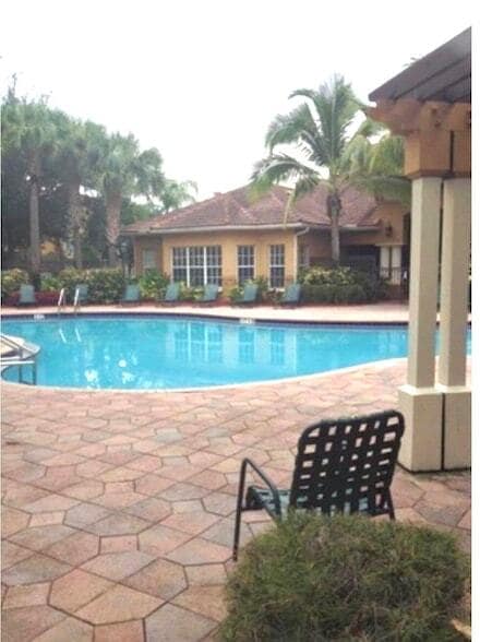 Building Photo - 5032 Lantana Rd