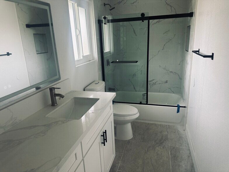 Building Photo - 4626 W 166th St