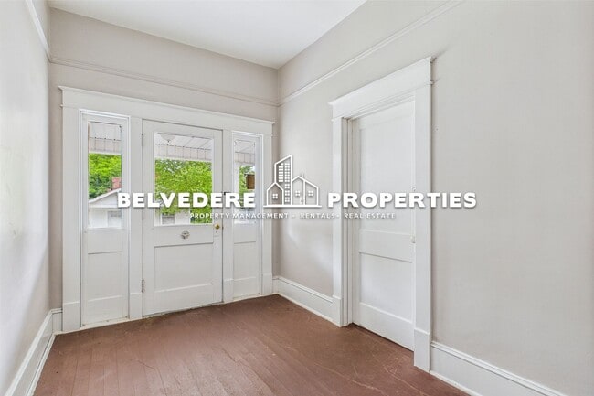 Building Photo - Duplex Apartment